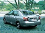 写真 3 車 Toyota Belta セダン (XP90 2005 2008)