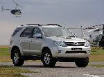 kuva 1 Auto Toyota Fortuner Maastoauto (1 sukupolvi 2005 2008)