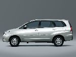 kuva 3 Auto Toyota Innova Tila-auto (1 sukupolvi [uudelleenmuotoilu] 2008 2011)