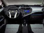 фото 6 Автокөлік Toyota Prius C Хэтчбек (1 буын 2012 2015)