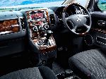 grianghraf 4 Carr Mitsubishi Delica Mionbhan (5 giniúint 2007 2011)