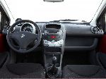 foto 6 Bil Peugeot 107 Hatchback 3-dörrars (1 generation [omformning] 2008 2012)