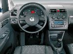 фотографија 25 Ауто Volkswagen Touran Cross моноволумен (минивен) 5-врата (2 генерација 2006 2010)