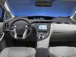 фотографија 5 Ауто Toyota Prius Хечбек (3 генерација 2009 2011)