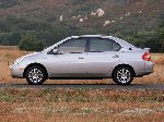 写真 2 車 Toyota Prius セダン (1 世代 1997 2003)