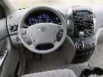 fotosurat 12 Avtomobil Toyota Sienna Minivan 5-eshik (3 avlod 2011 2014)