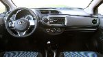 fotografie 8 Auto Toyota Yaris Hatchback 5-uși (U 2011 2014)