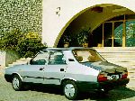 grianghraf Carr Dacia 1310 sedan