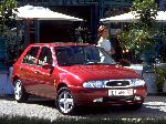 kuva 9 Auto Ford Fiesta hatchback