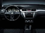 照片 18 汽车 Mitsubishi Lancer 轿车 4-门 (X 2007 2017)