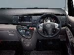 zdjęcie 3 Samochód Toyota Isis Minivan (1 pokolenia [odnowiony] 2007 2011)