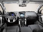 фотография 10 Авто Toyota Land Cruiser Prado Внедорожник (J150 [рестайлинг] 2013 2017)