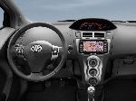 світлина 18 Авто Toyota Yaris Хетчбэк 5-дв. (XP9 [рестайлінг] 2009 2012)