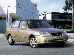 kuva 5 Auto Hyundai Accent sedan